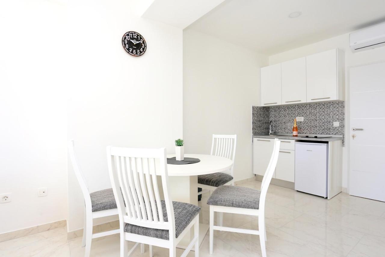 Family Friendly Apartments With A Swimming Pool Zivogosce - Porat, Makarska - 18150 Exterior photo
