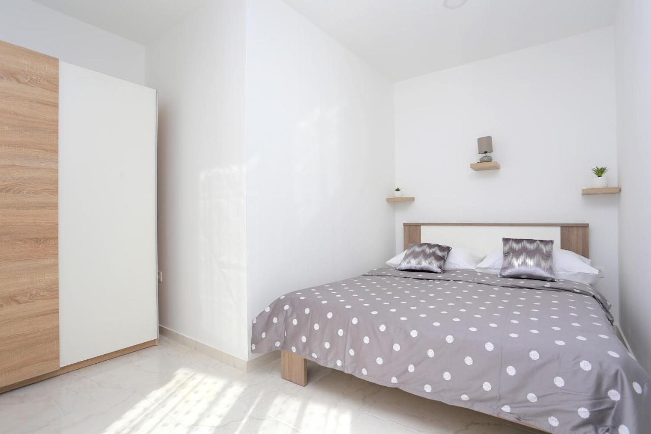 Family Friendly Apartments With A Swimming Pool Zivogosce - Porat, Makarska - 18150 Exterior photo