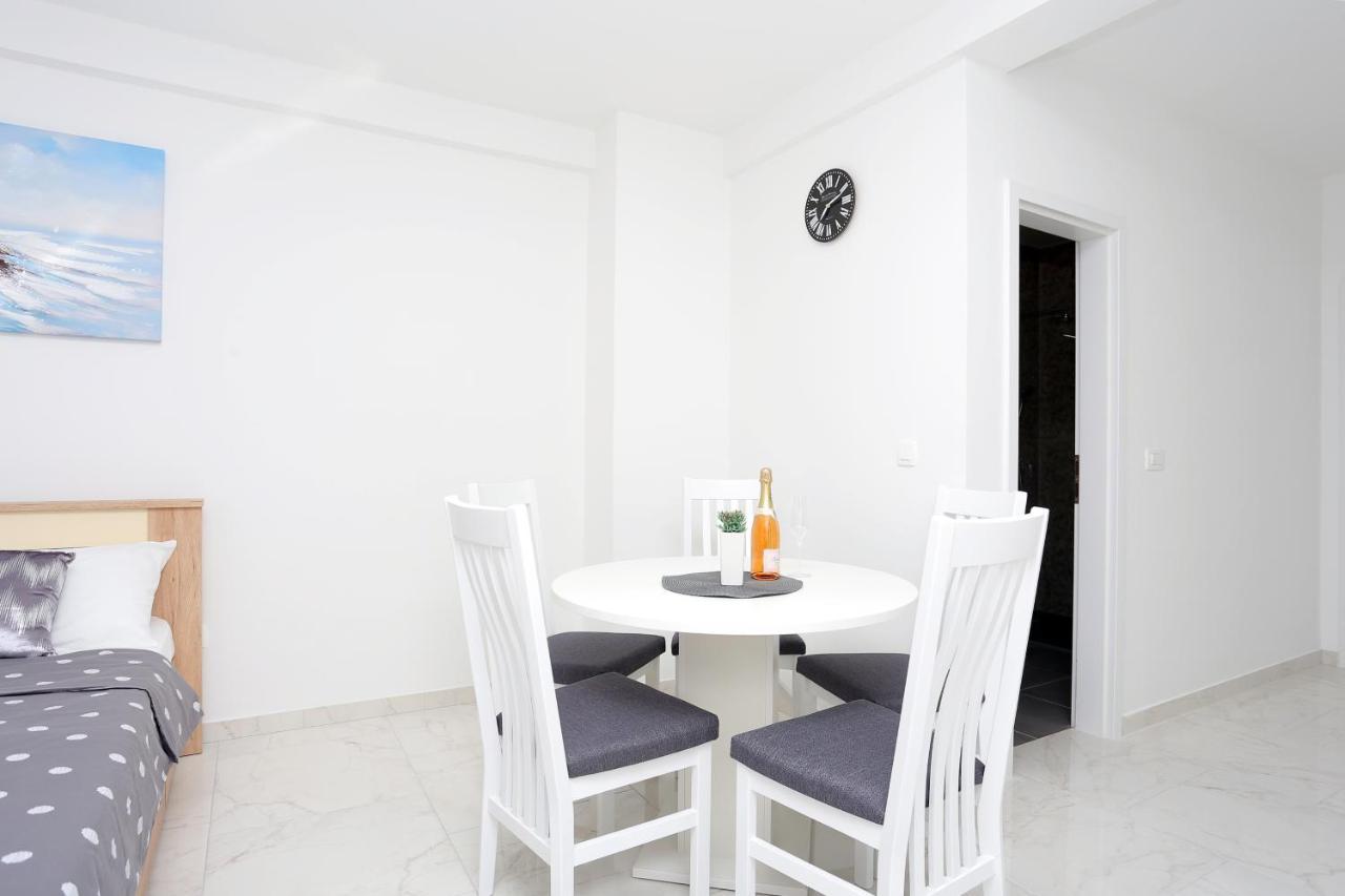 Family Friendly Apartments With A Swimming Pool Zivogosce - Porat, Makarska - 18150 Exterior photo