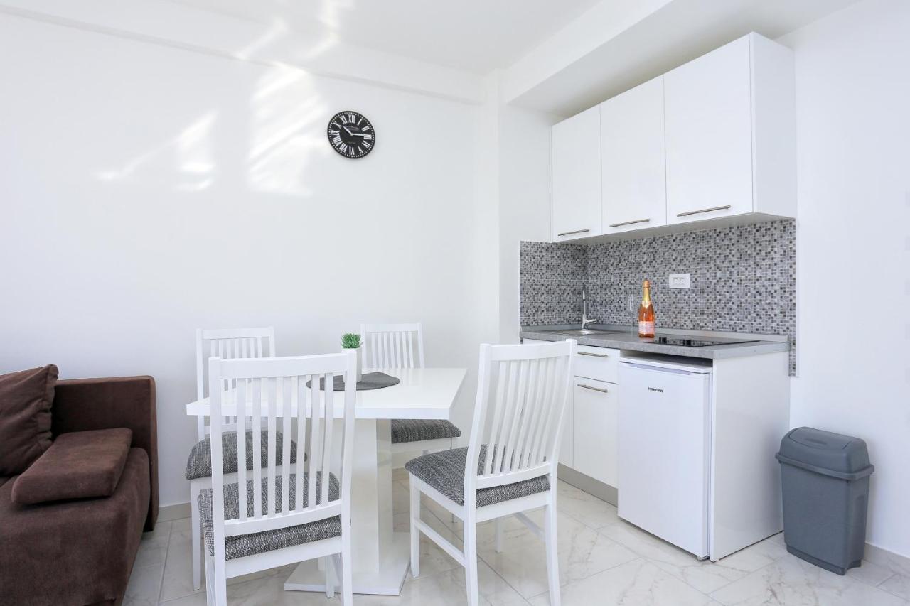 Family Friendly Apartments With A Swimming Pool Zivogosce - Porat, Makarska - 18150 Exterior photo